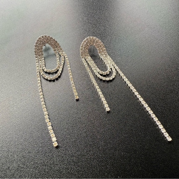 Jewelry - 2/$50 Vintage rhinestone medium length chandelier earrings